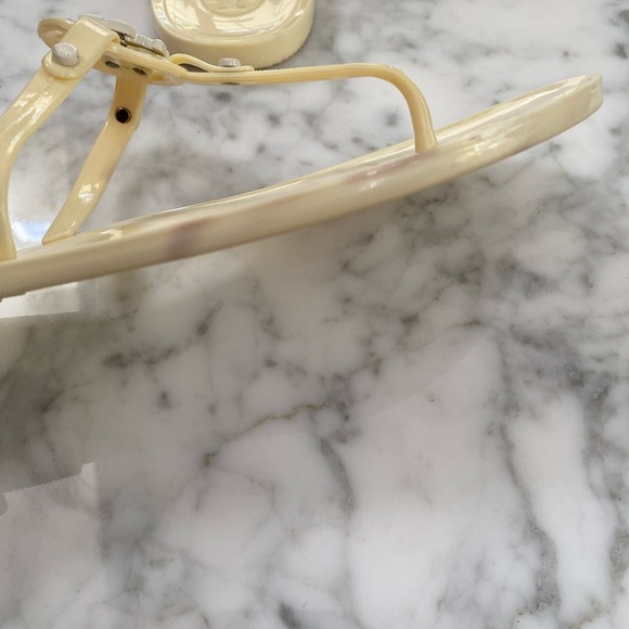 Tory Burch Thong Women's Cream Sandals, size 7 - Picture 5 of 9